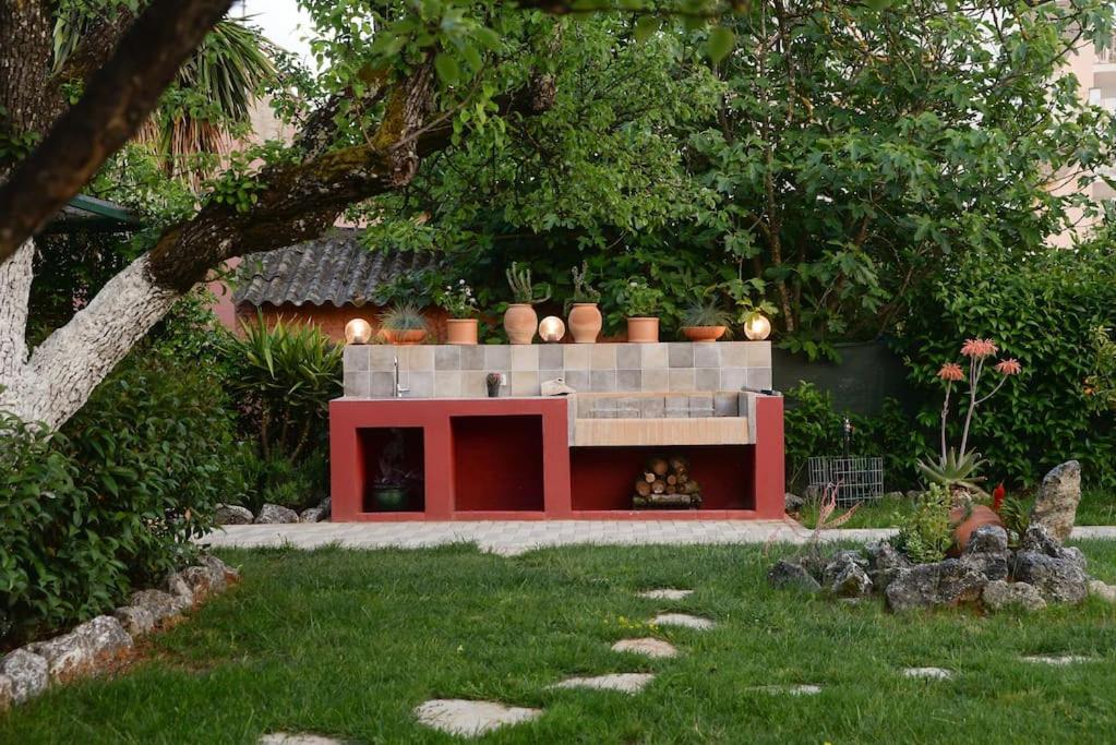 The Red House In Dassia Exterior foto